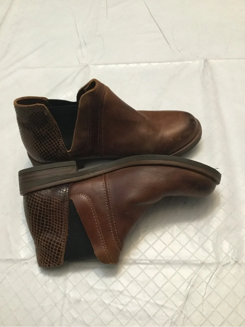 Clarks Women's Brown Leather Chelsea Boots Elastic Panel Slip-On Size 6